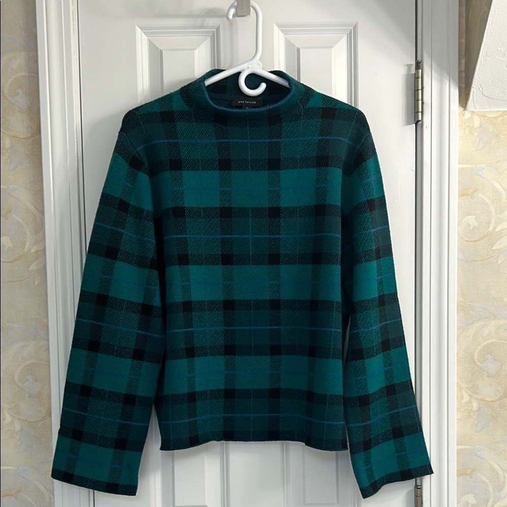 Ann Taylor Mock-neck Green Plaid Ease Sweater with Long Sleeves. EUC